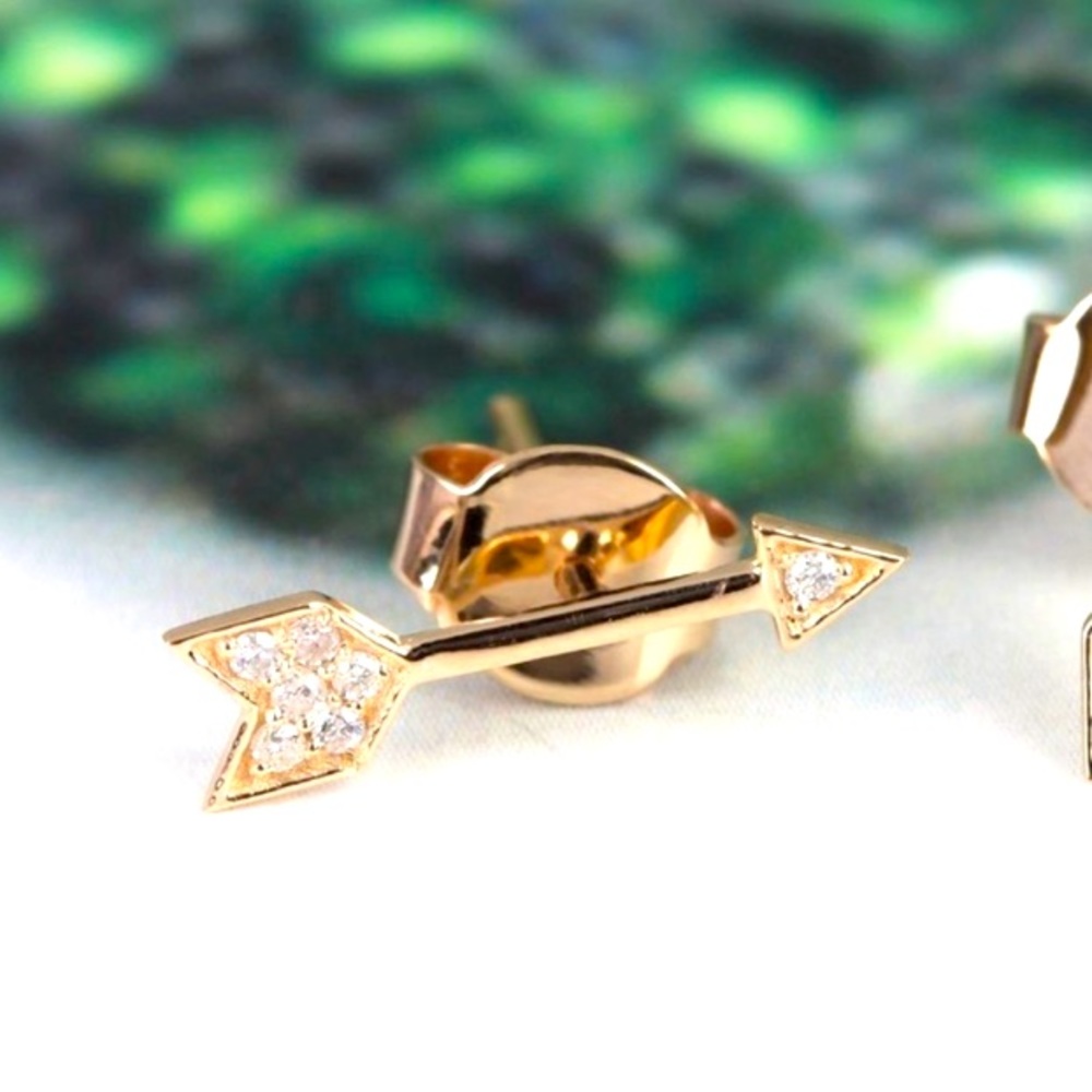 14K Gold and Genuine Diamond Arrow Stud Earring